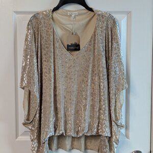 Mainstrip Champagne Cheetah Print Blouse - Mediunm